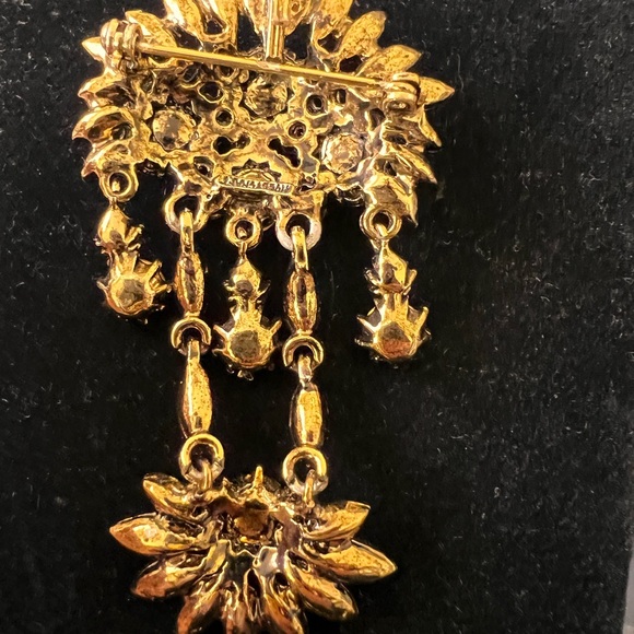 Hollycraft Red Rhinestone Brooch 3”
Vintage and Stunning - Picture 4 of 8